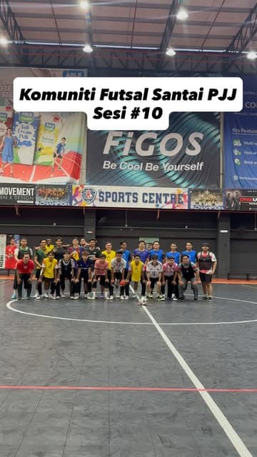 Players lined up on court at Komuniti Futsal Santai PJJ session 10
